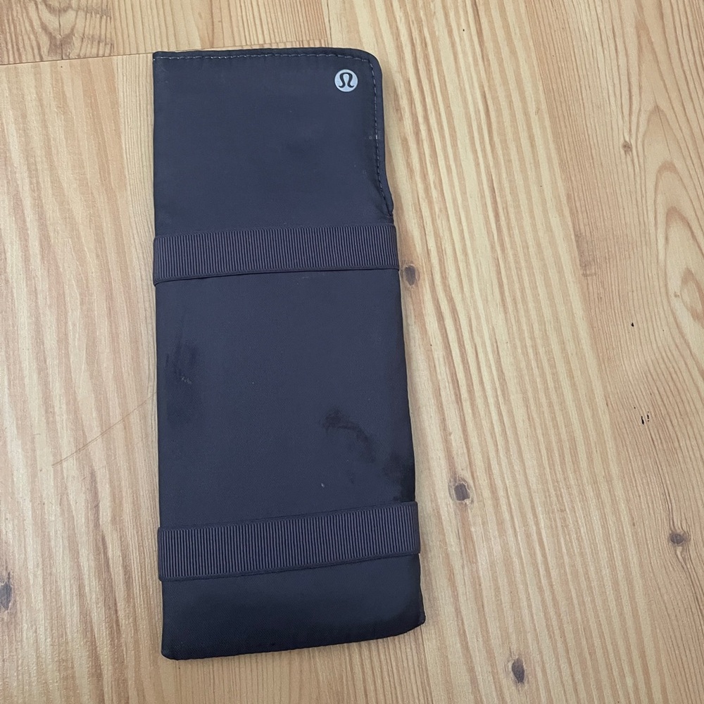 Lululemon flat iron travel holder